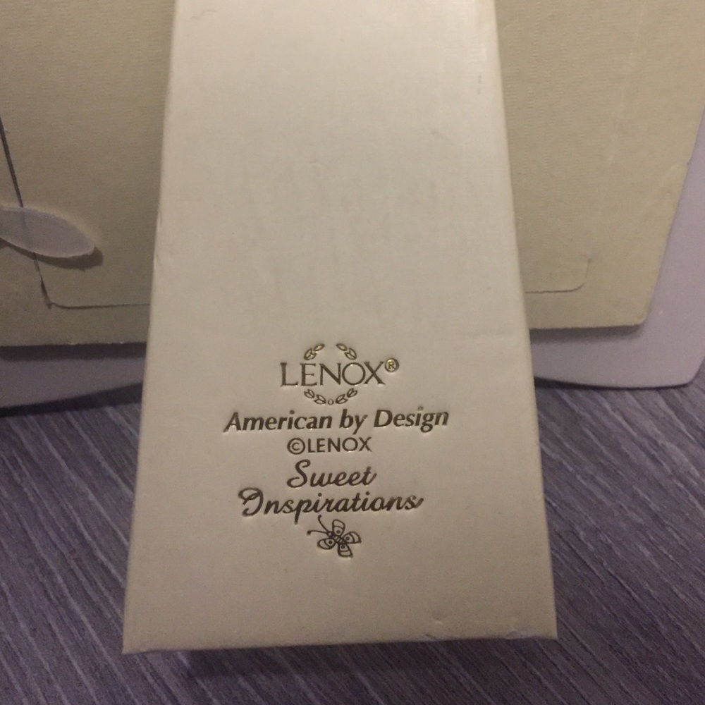 Cream Lenox Frame - Picture 3 of 5